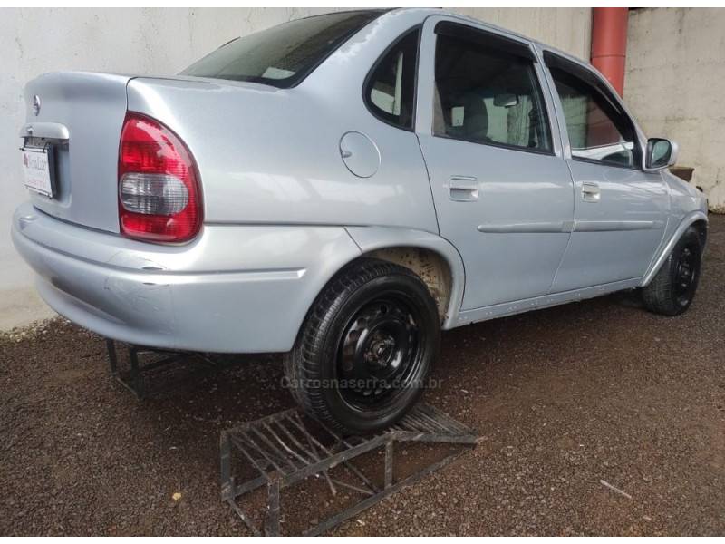 CHEVROLET - CORSA - 1999/2000 - Prata - R$ 13.500,00