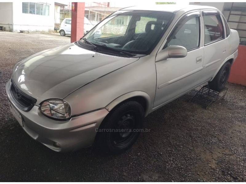 CHEVROLET - CORSA - 1999/2000 - Prata - R$ 13.500,00