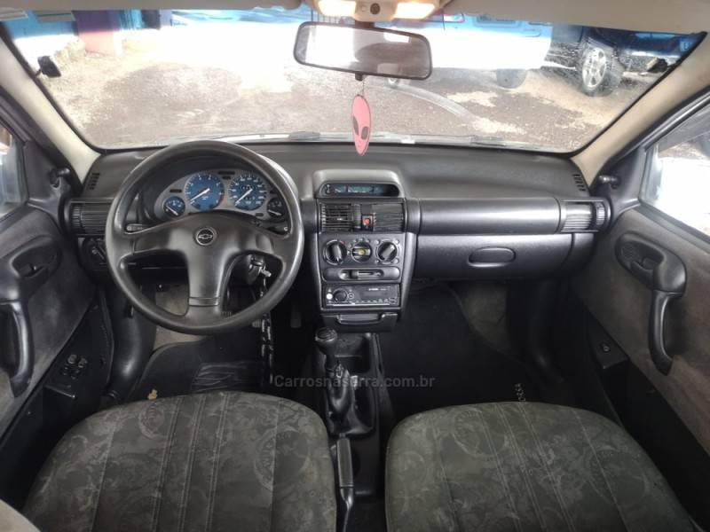 CHEVROLET - CORSA - 1999/2000 - Prata - R$ 13.500,00