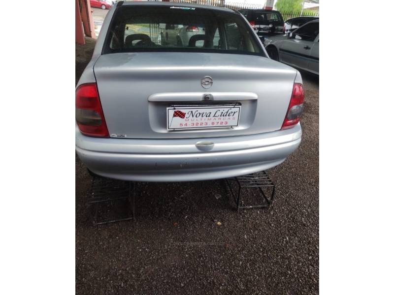 CHEVROLET - CORSA - 1999/2000 - Prata - R$ 13.500,00