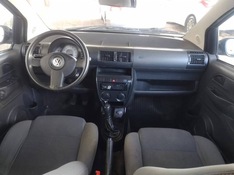 VOLKSWAGEN - FOX - 2008/2009 - Preta - R$ 24.500,00