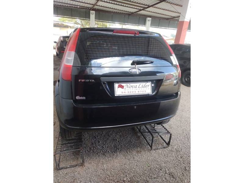 FORD - FIESTA - 2004/2005 - Preta - R$ 17.500,00