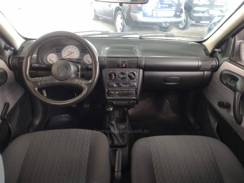 CHEVROLET - CORSA - 2001/2001 - Preta - R$ 14.500,00