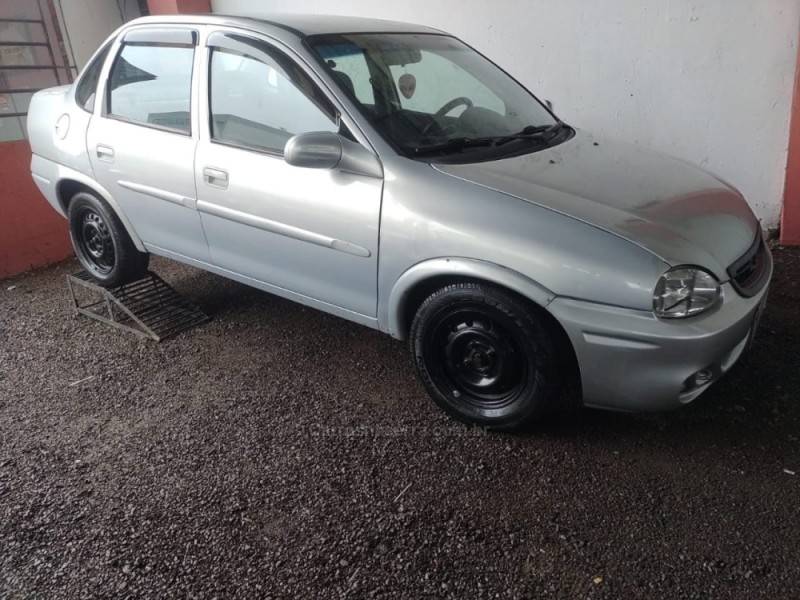 CHEVROLET - CORSA - 1999/2000 - Prata - R$ 13.500,00