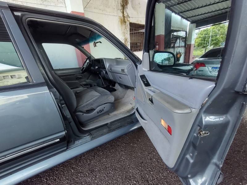 FORD - EXPLORER - 1994/1994 - Cinza - R$ 27.900,00