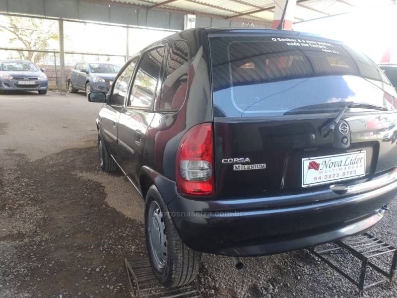 CHEVROLET - CORSA - 2001/2001 - Preta - R$ 14.500,00