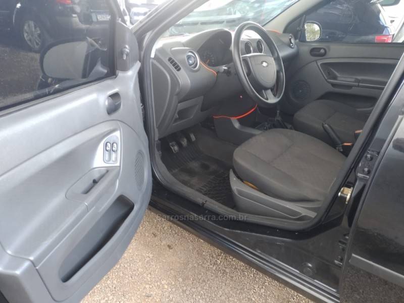 FORD - FIESTA - 2004/2005 - Preta - R$ 17.500,00