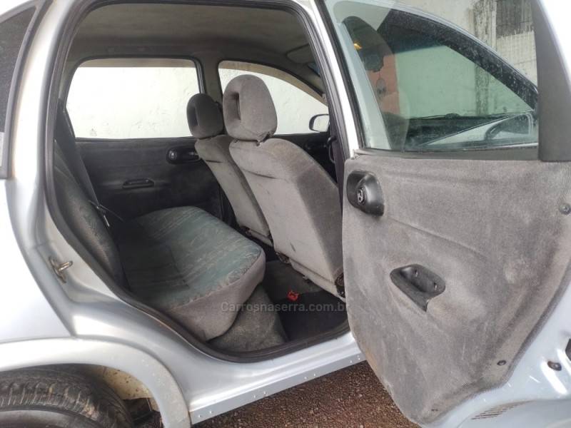 CHEVROLET - CORSA - 1999/2000 - Prata - R$ 13.500,00