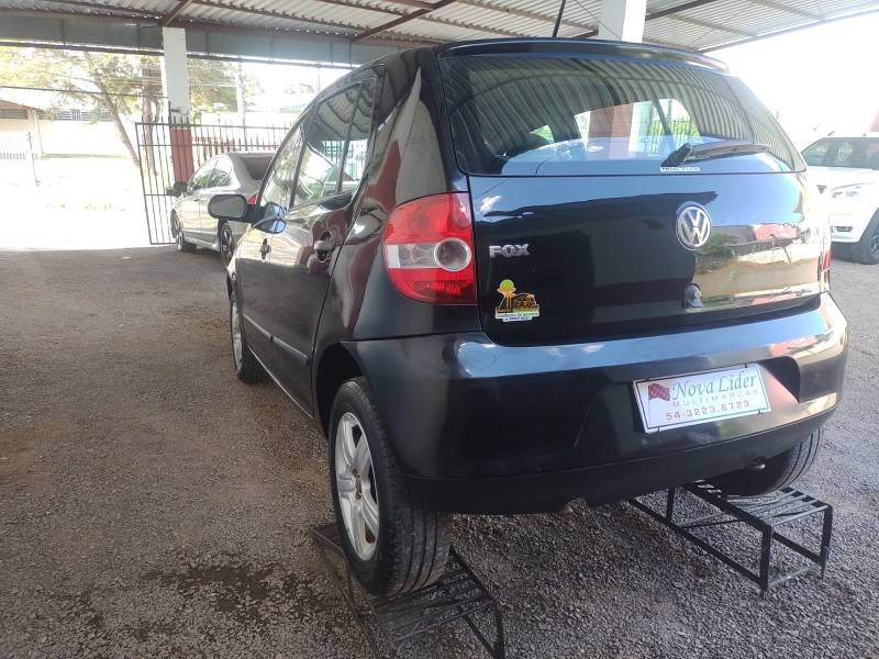VOLKSWAGEN - FOX - 2008/2009 - Preta - R$ 24.500,00